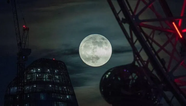 woensdag blauwe supermaan te zien 715x408