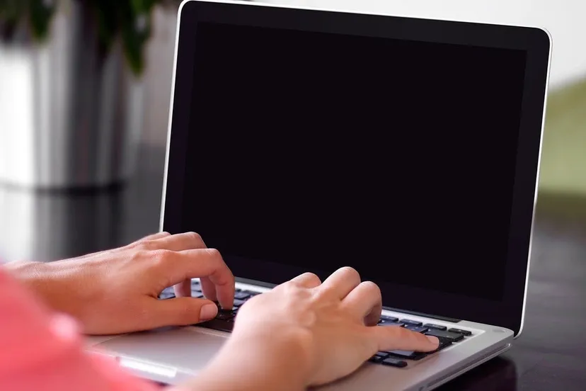 working 690680 1280 e1437392969347