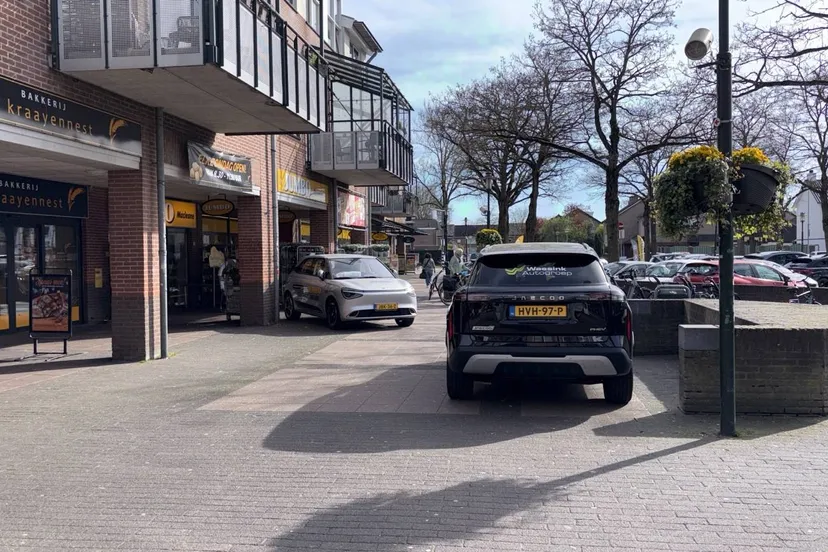 25726554-06EC-41B4-99CE-3B0F8E1E258F