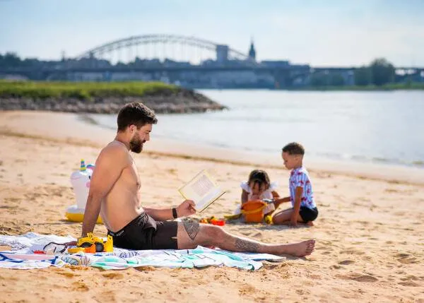 Even uitchecken? Duik deze zomer in een goed boek!