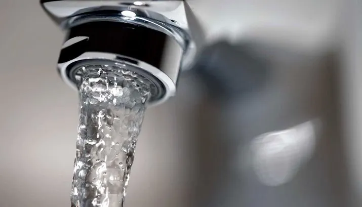 a zakelijklopendekraan pwn