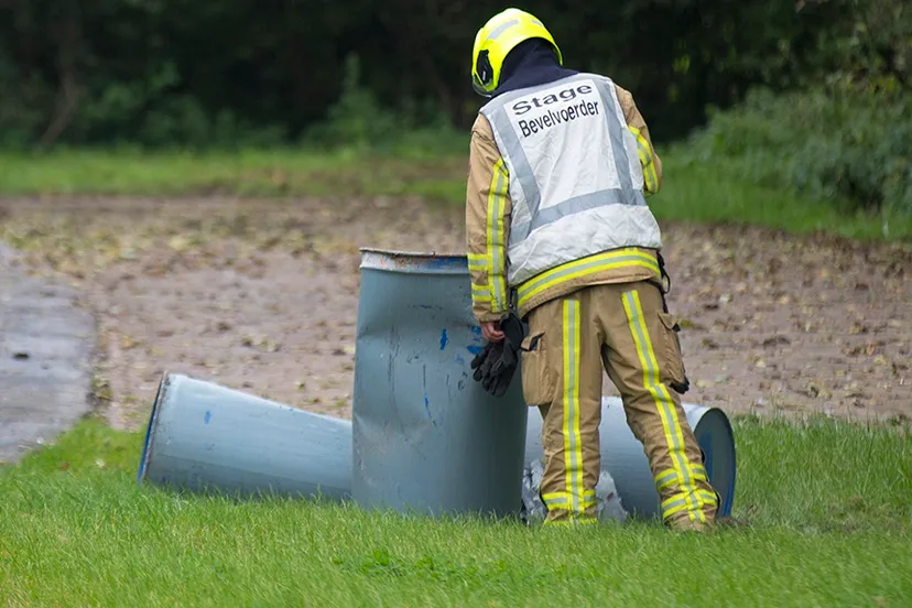 a7ly2oyj26pso4hi8zg5ew4t7 vaten gedumpt op parkeerterrein in recreatiegebied spaarnwoude