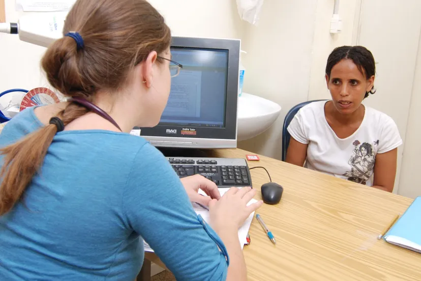 asielzoeker uitzetting allochtonen inburgeren hq foto physicians for human rights hq foto cc by sa 20