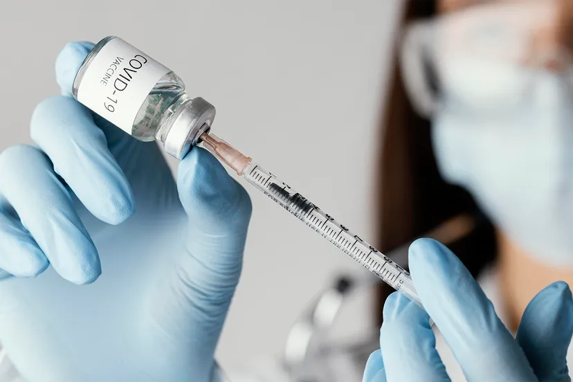 corona vaccination health hypodermic needle liquid azure 1640975 pxhere