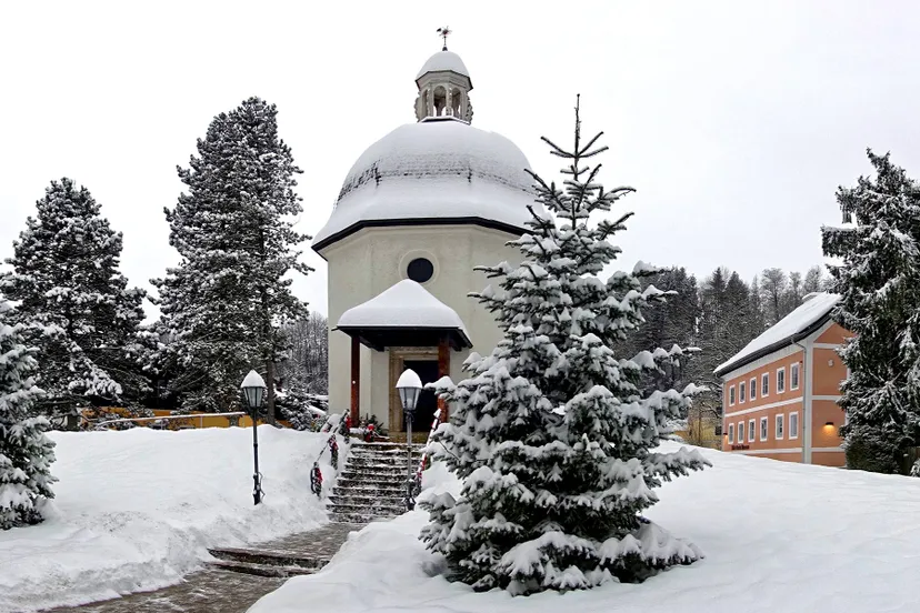 die stille nacht kapelle in oberndorf bei salzburg 03