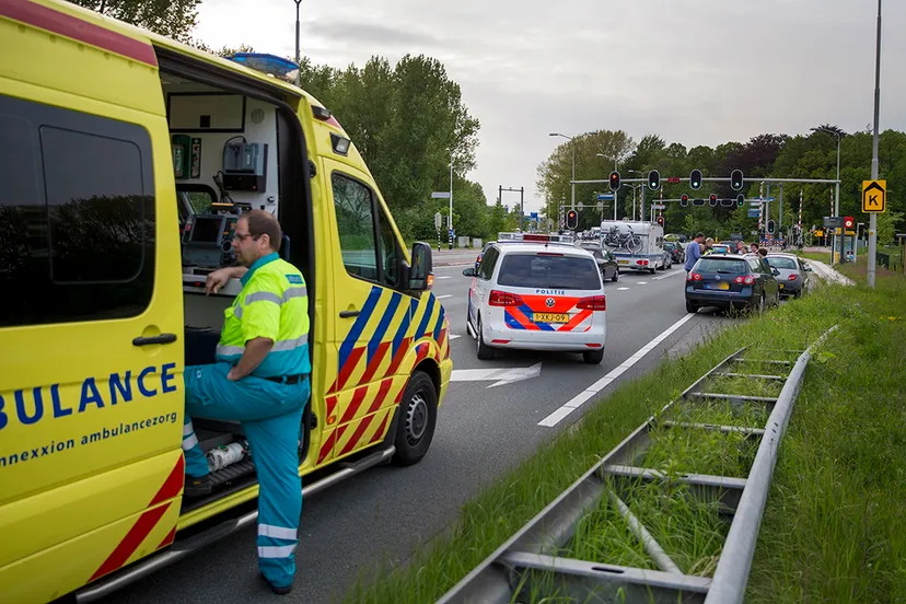 drie voertuigen betrokken bij verkeersongeval op de velsertraverse 2