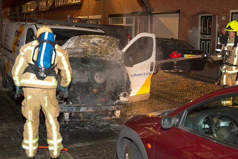 e9wfprgpaqjxd3zp2wqrp5pyn bedrijfsbus door brand verwoest in de dennenstraat in ijmuiden 2
