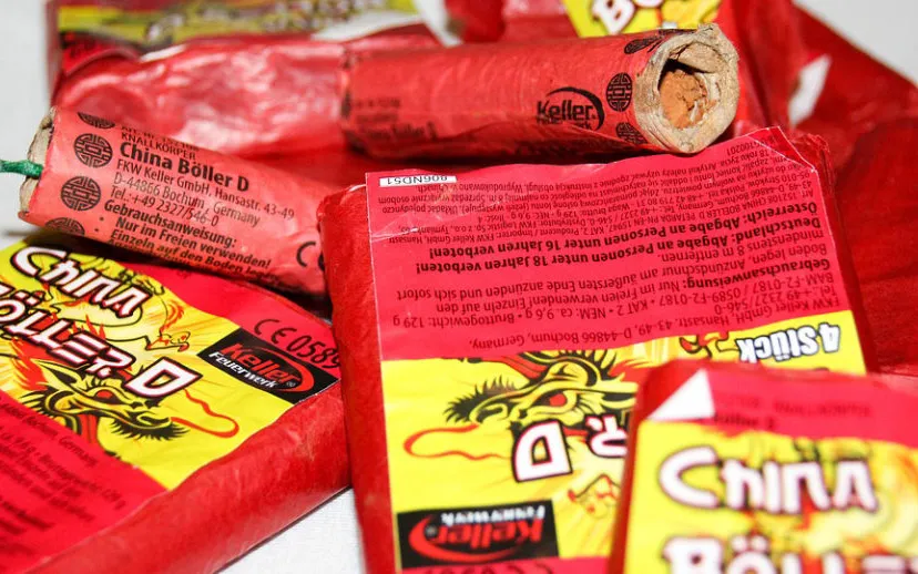 firecrackers 1116918 960 720 banner 915x518