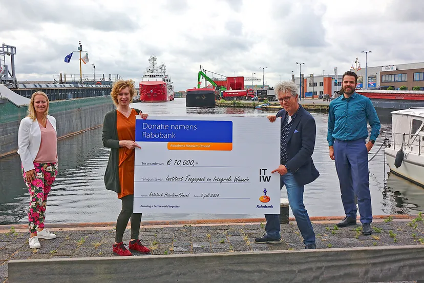 foto cheque uitreiking 1