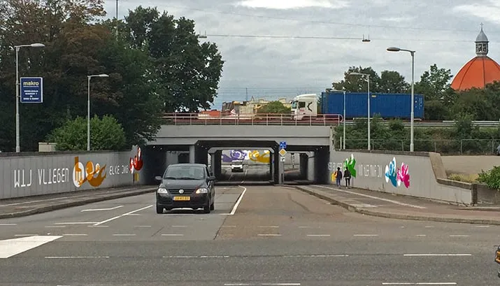 foto viaduct kunstopdracht wij vliegen banner