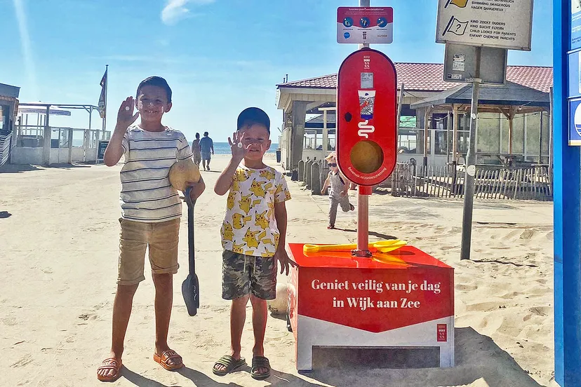 gratis zonnebrandcreme via zonnebrandpaal strandopgang wijk aan zee kopieren