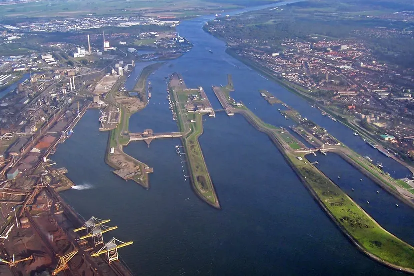 ijmuiden sluis noordzeekanaal 20050928 40421 wiki