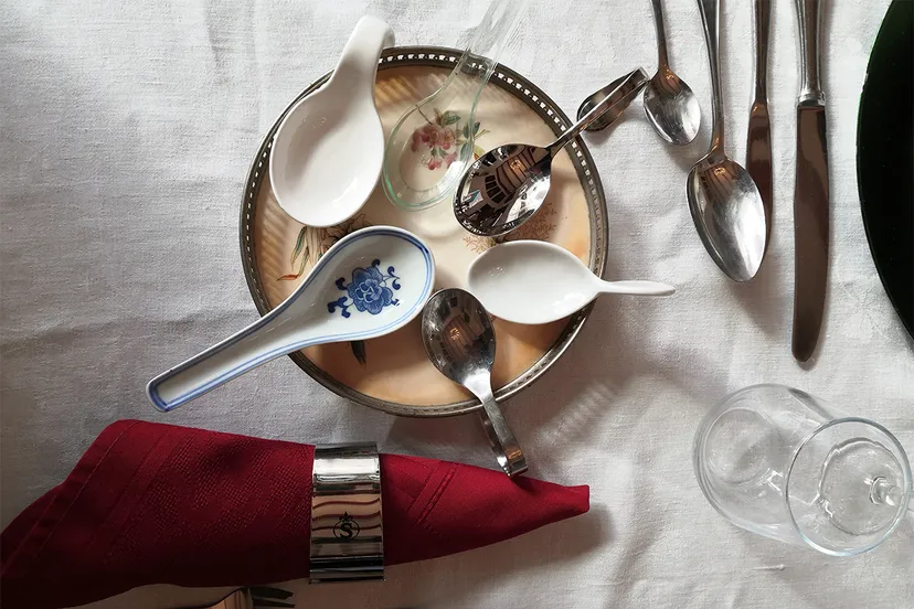 mk amuses op gedekte tafel