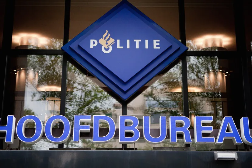 n805ldpj8zi0xgal8807q3vo9 aanklagers op politiebureaus voor sneller straffen