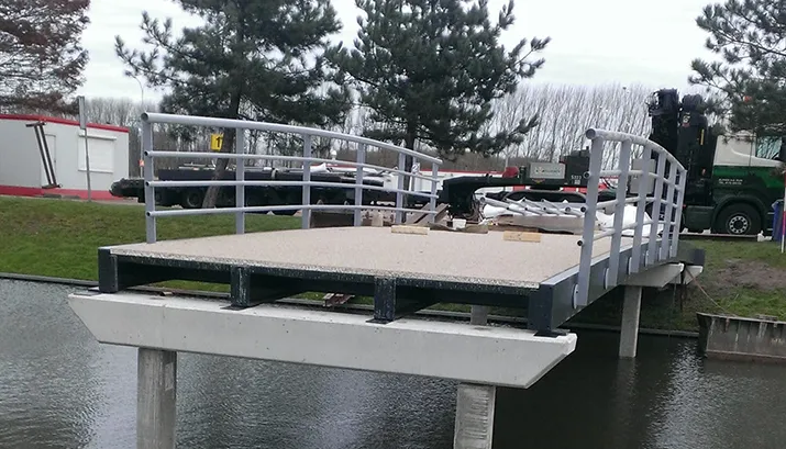 niuewe loopbrug