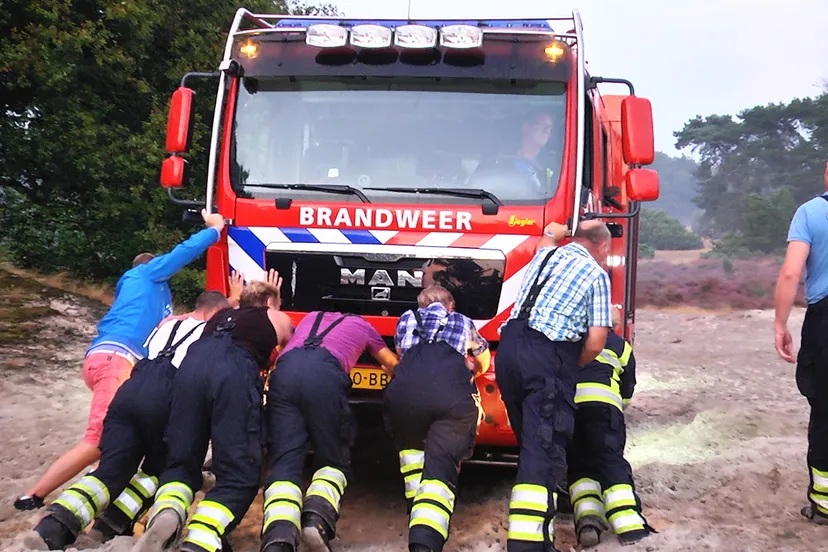o9zpwsmceagz3tzs7utb7xg3s brandweer vast bij boombrand beerze