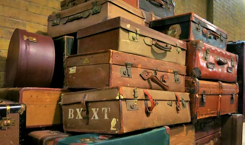 old suitcase pixabay banner