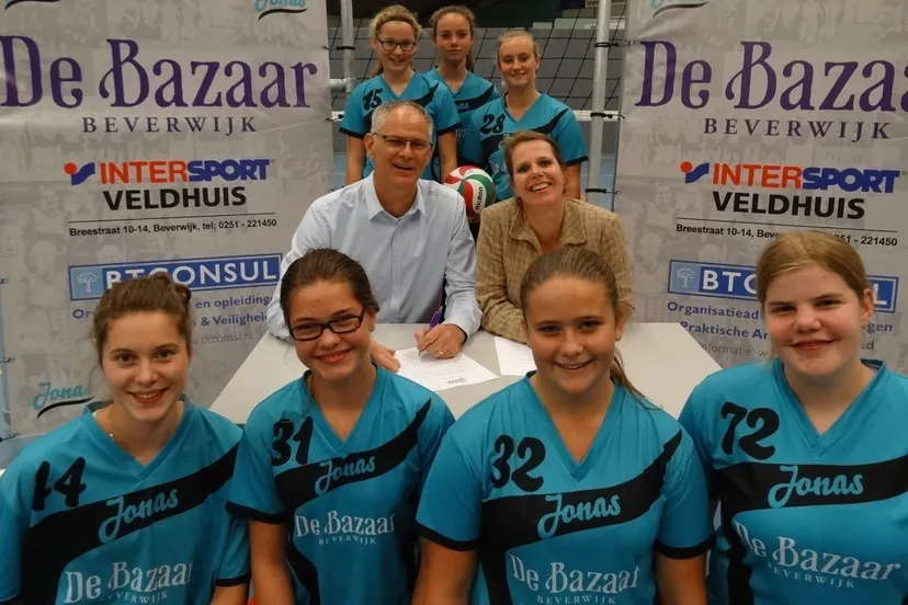 orhyrgdlz893408cl6l4nwc60 foto ondertekening contract