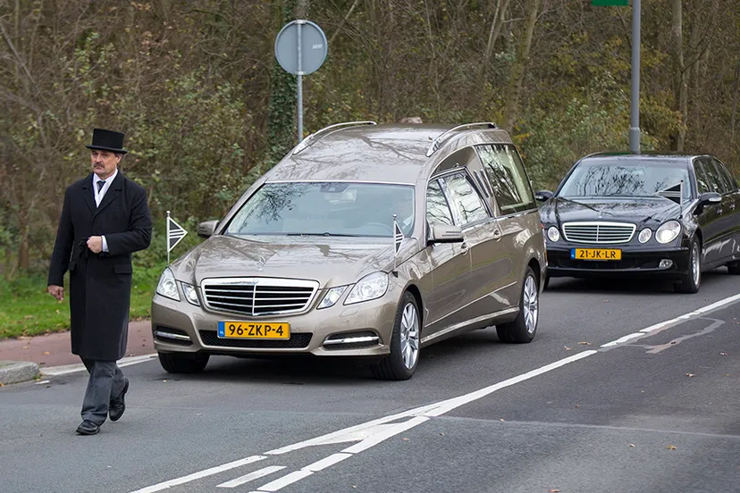 p6jyhykmfz0z2gikpcgfzt3k1 grote belangstelling voor uitvaart hans nijman 2