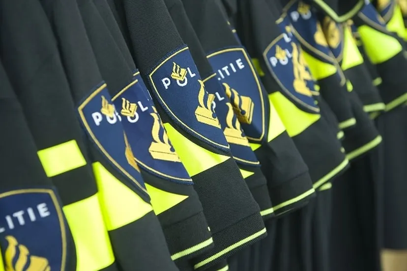politiepolos hangen op een rij