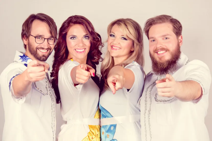 promobeeld a fever liggend rechtenvrij