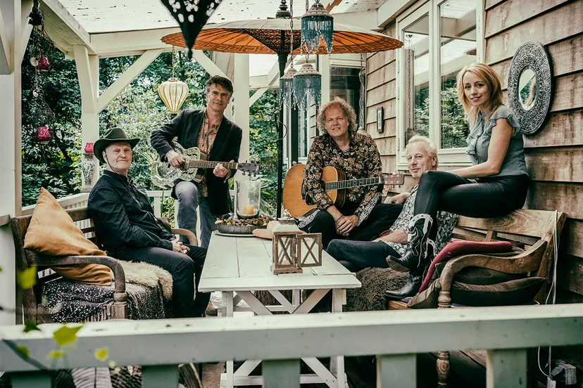 promobeeld the dashboard danglers liggend bullet ray photography