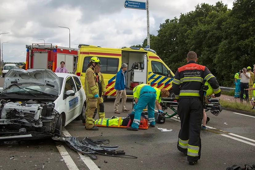 qcw516ukesycasddw0wnm4g38 drie gewonden bij verkeersongeval op de rijksweg in velsen zuid