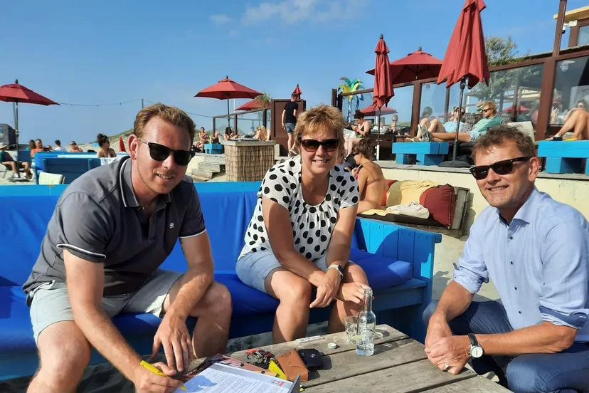 redddingsbrigade en burgemeester smit ondertekenen overeenkomst