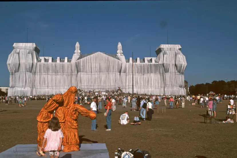 reichstagsgebc3a4ude 1995 verkleidet durch christo jeanne claude panoramio