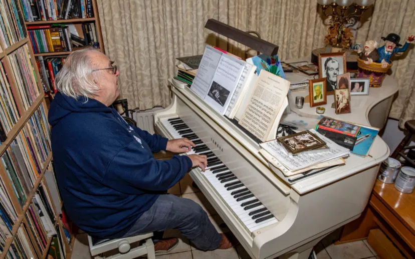 ruud achter vleugel 915x518 1