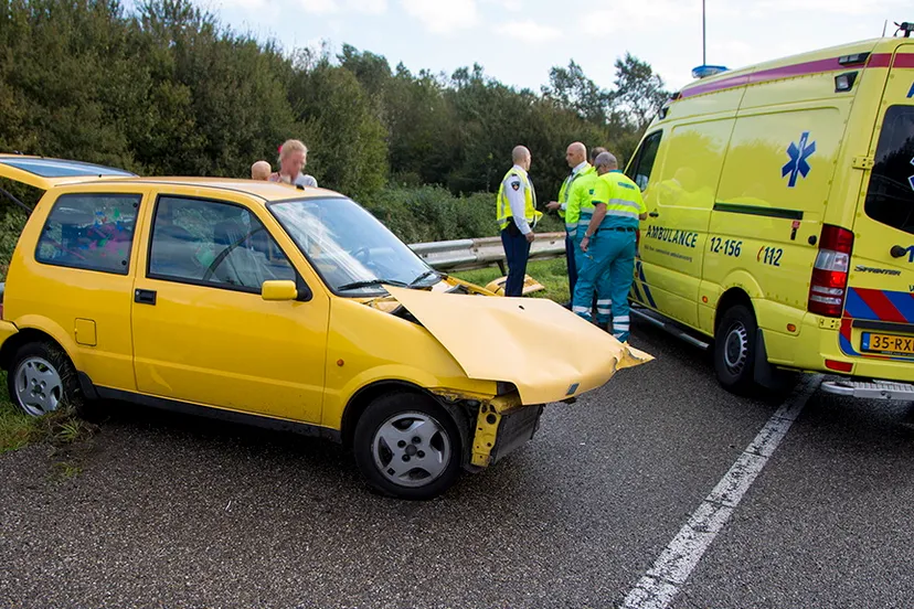 s0zkfk8k0p11w82jpnmg2hhz5 auto uit de bocht op de afrit van de a22