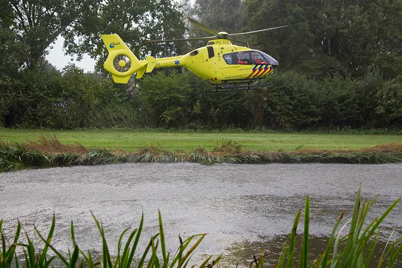 s1dkakn89xtqvwe9shflvg1iu man ernstig gewond na val uit boom in santpoort noord