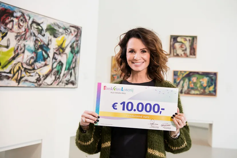 stockfoto bankgiro loterij ambassadeur leontine borsato 10000 euro