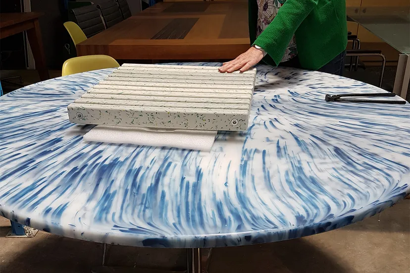 tafel blauw blad gesneden