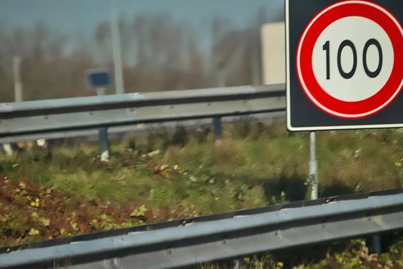 verkeersbord 100km