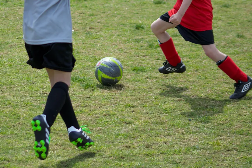 voetbal kids spelen unsplash kopieren