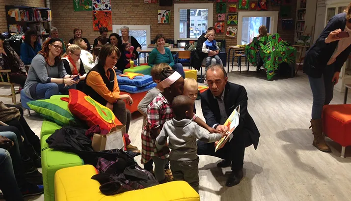 voorlezen met wethouder banner