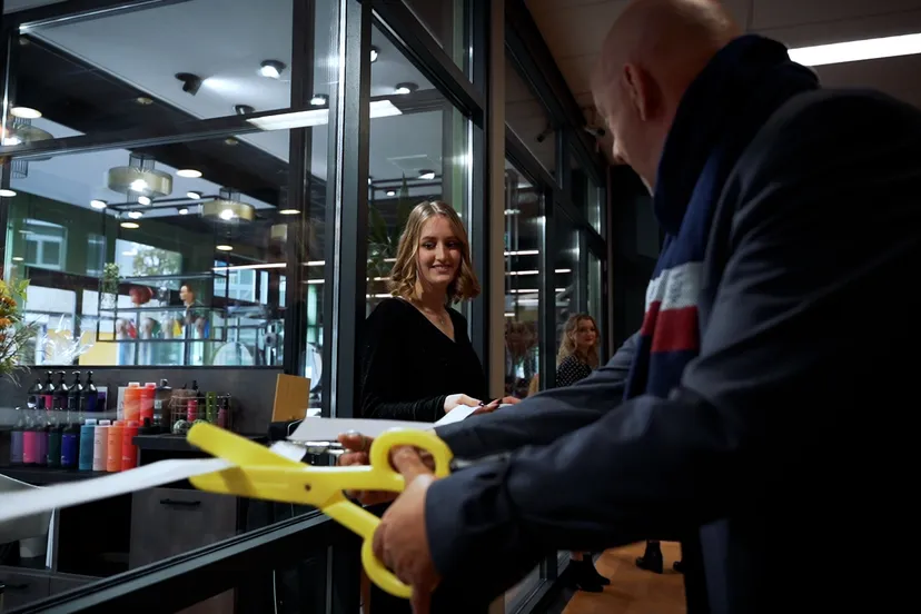 wethouder opent kapsalon nova campus hoofddorp