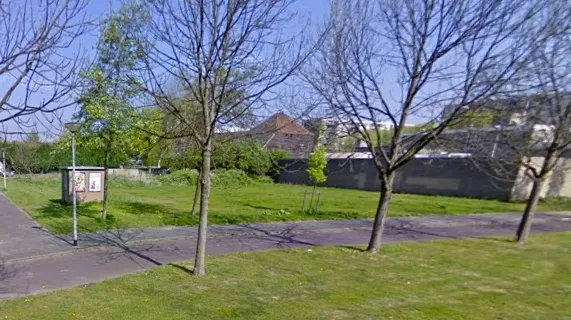 xuq44ti9i1cx9cpz6yrjwsv0p bodem onderzoek op stuk grond naast politiebureau