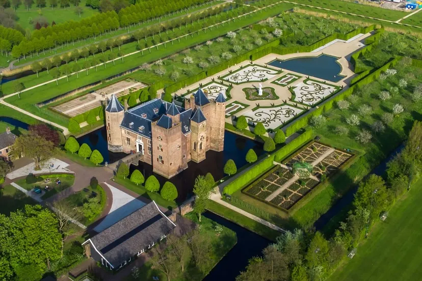 kasteel vanuit de lucht kopie