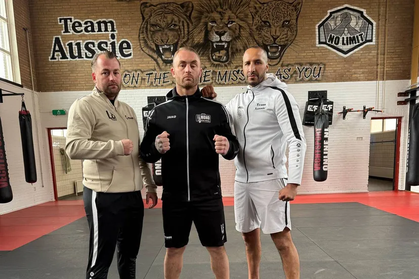 brian douwes met wesley douwes en lhousine ouzgni foto team spirit beverwijk kopie