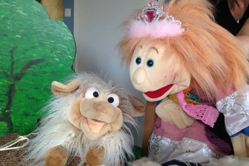 Foto Door en Roosje poppen