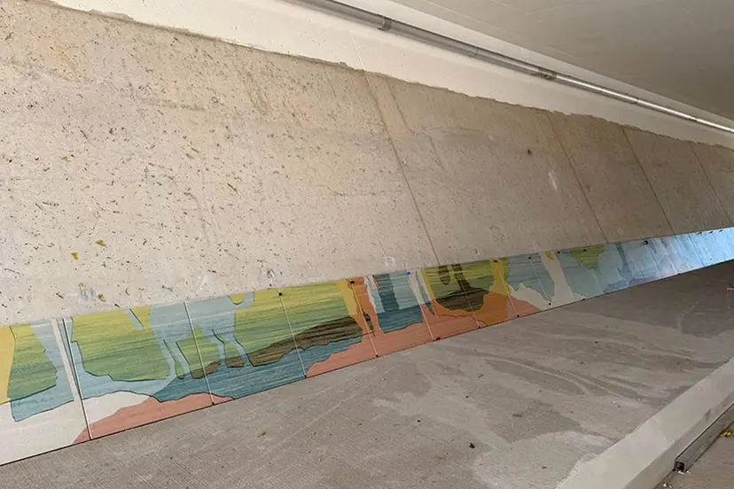 Kunstwerk én naamgeving Velsertraverse-onderdoorgang samen met omwonenden