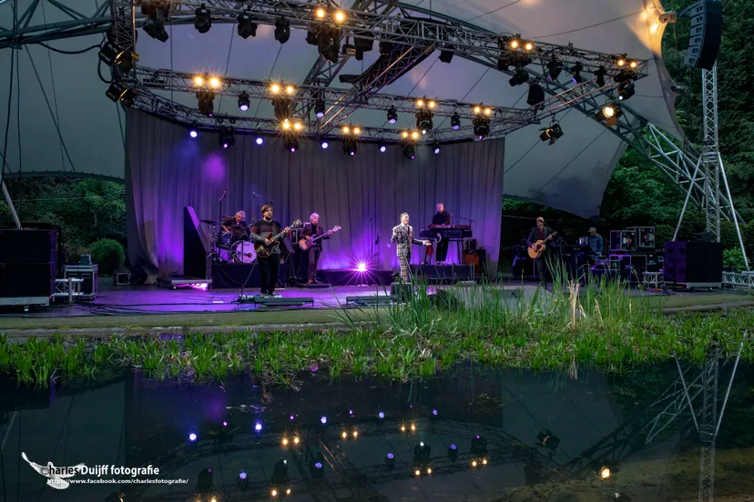 caprera lights in water