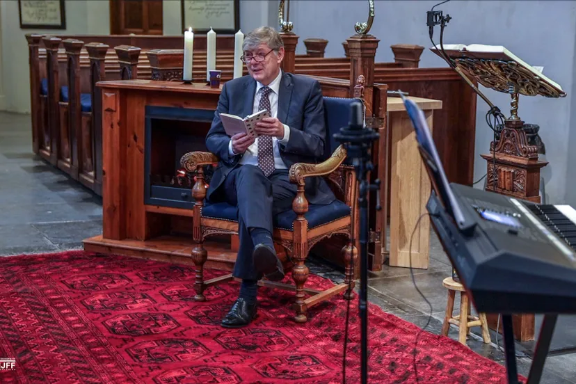 elbert roest leest voor