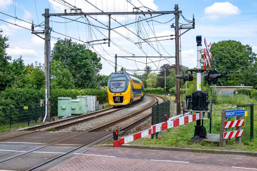 2021-08-011_Reality_Photo_Treinen_station vught_overwegen_26