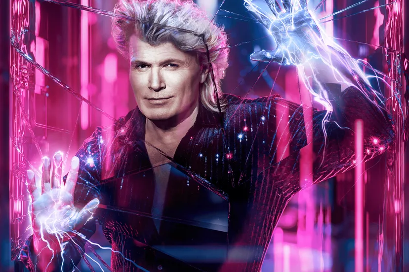 hans klok face the future staand met tekst min