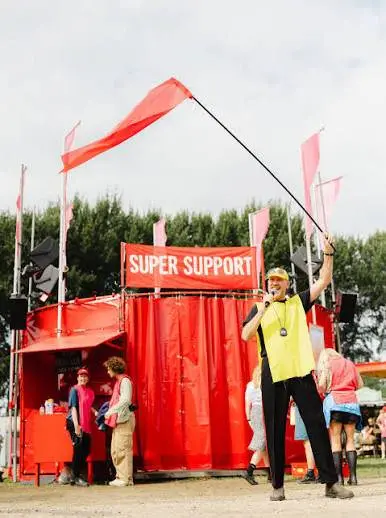 foto: Super Supporter door Yasser Ballemans - Lowlands 2026 -  foto door Jort Brummel