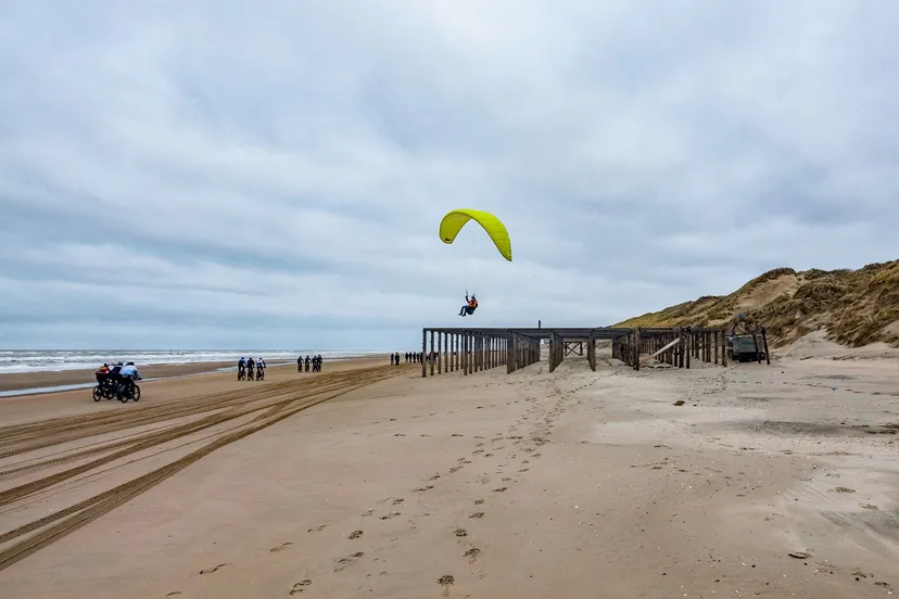 dsc02155 egmond pier egmond kopieren hand blomvliet