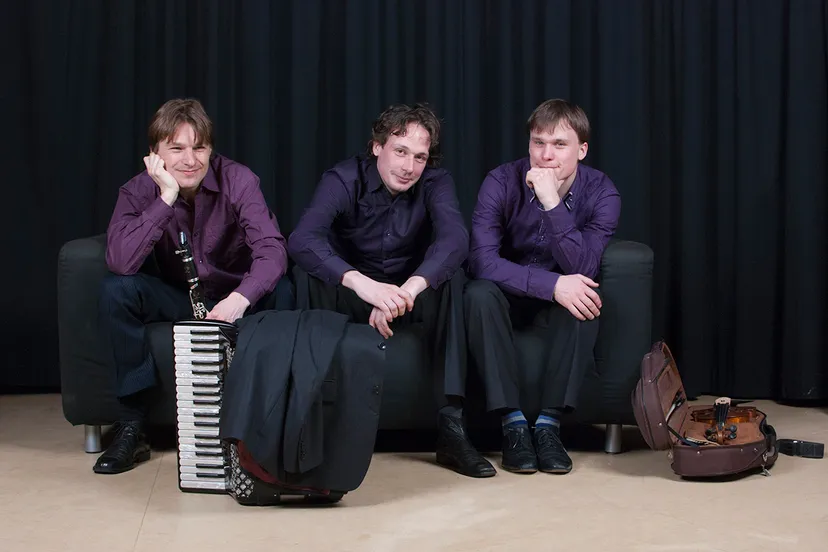 trio c tot de derde beeld bij persbericht